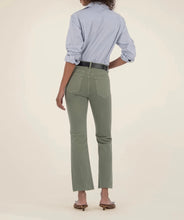 Load image into Gallery viewer, Sage Kickflare