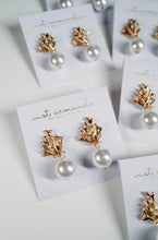 Load image into Gallery viewer, Coral Earring