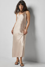 Load image into Gallery viewer, Angora Maxi
