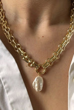 Load image into Gallery viewer, Ovo Pearl Necklace
