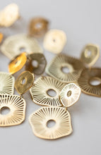 Load image into Gallery viewer, Anemone Earring
