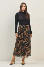 Load image into Gallery viewer, Metallic Floral Skirt
